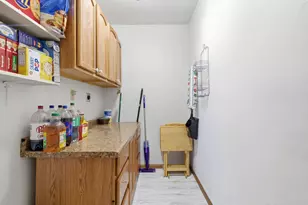 705 Eastview Dr, Mclean, IL 61754 - Photo 13