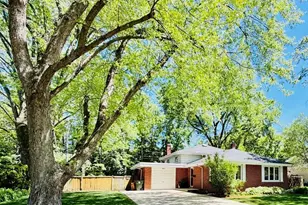 661 N Wren Ave, Palatine, IL 60067 - Photo 1
