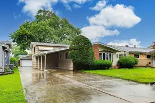 920 Pleasant Dr, Addison, IL 60101 - Photo 3