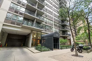 2740 N Pine Grove Ave, Chicago, IL 60614 - Photo 1