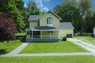 407 E Mulberry St, Watseka, IL 60970 - Photo 1