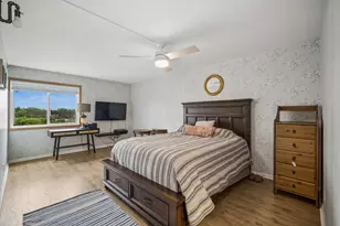 250 W Parliament Pl, Mount Prospect, IL 60056 - Photo 9