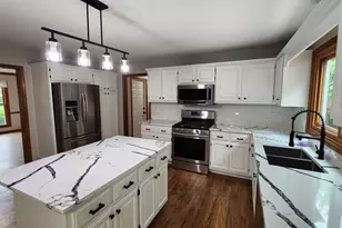 3467 Charlemaine Dr, Aurora, IL 60504 - Photo 5