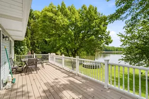 368 Hiawatha Dr, Lake in the Hills, IL 60156 - Photo 11