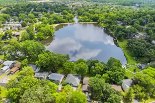 368 Hiawatha Dr, Lake in the Hills, IL 60156 - Photo 33