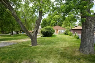 208 N Graylynn Dr, Mount Prospect, IL 60056 - Photo 1