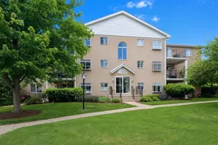 466 S President St, Carol Stream, IL 60188 - Photo 1