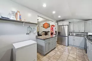 441 N Highland Ave, Aurora, IL 60506 - Photo 13