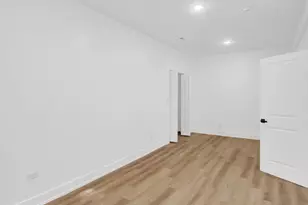 6840 S Cregier Ave, Chicago, IL 60649 - Photo 27