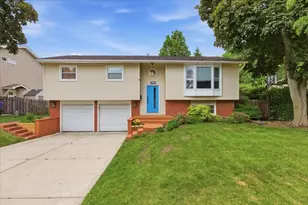 1108 E Barberry Ln, Mount Prospect, IL 60056 - Photo 1