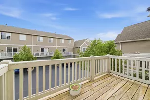 2264 Daybreak Dr, Aurora, IL 60503 - Photo 7