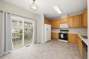 2264 Daybreak Dr, Aurora, IL 60503 - Photo 5