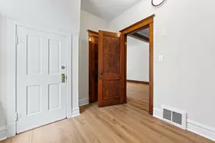 1429 W Barry Ave, Chicago, IL 60657 - Photo 9