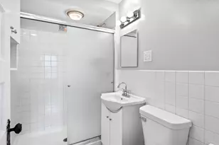 1429 W Barry Ave, Chicago, IL 60657 - Photo 17