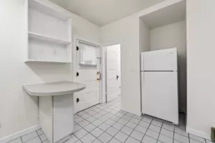 1429 W Barry Ave, Chicago, IL 60657 - Photo 15
