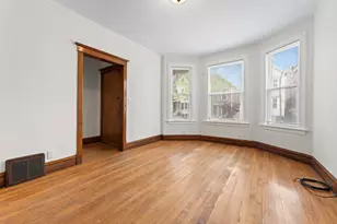 1429 W Barry Ave, Chicago, IL 60657 - Photo 3