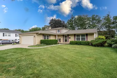 1631 S Surrey Ridge Drive, Arlington Heights, IL 60005 - Photo 1