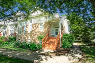 739 W Georgian Ct, Addison, IL 60101 - Photo 1