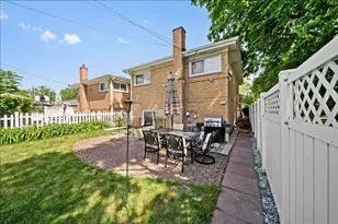 3715 Greenleaf St, Skokie, IL 60076 - Photo 21