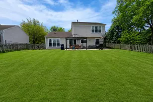 2054 Mission Hills Dr, Elgin, IL 60123 - Photo 21