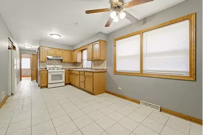 10817 S Avenue G, Chicago, IL 60617 - Photo 5