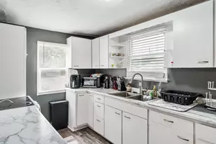 604 E Pleasant St, Belvidere, IL 61008 - Photo 9