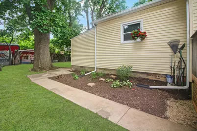 536 W Grove Street, Bloomington, IL 61701 - Photo 15