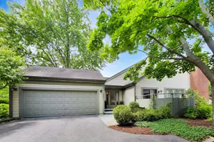 32 Warrington Dr, Lake Bluff, IL 60044 - Photo 1