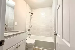 809 Douglas St, Bloomington, IL 61701 - Photo 15