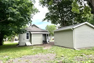 809 Douglas St, Bloomington, IL 61701 - Photo 5