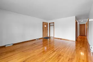 5512 Warren St, Morton Grove, IL 60053 - Photo 5