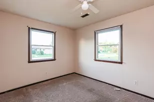 360 Dolly Dr, Manteno, IL 60950 - Photo 17