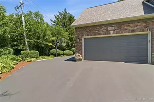 990 Pinecrest Dr, Sugar Grove, IL 60554 - Photo 45