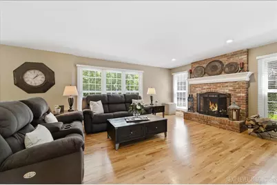 990 Pinecrest Drive, Sugar Grove, IL 60554 - Photo 5