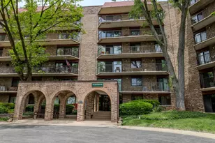 35 S Baybrook Dr, Palatine, IL 60074 - Photo 3