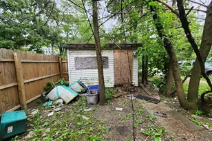 10525 S Corliss Ave, Chicago, IL 60628 - Photo 5