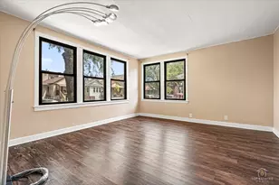 655 W 43rd Pl, Chicago, IL 60609 - Photo 3