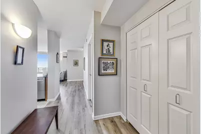 807 Davis Street #1811, Evanston, IL 60201 - Photo 5