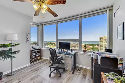 807 Davis Street #1811, Evanston, IL 60201 - Photo 13