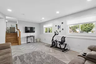 10225 S 86th Ct, Palos Hills, IL 60465 - Photo 23