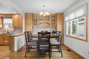 10225 S 86th Ct, Palos Hills, IL 60465 - Photo 5