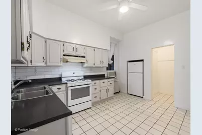 230 W Saint Paul Avenue, Chicago, IL 60614 - Photo 17