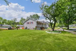 110 Oakwood Ln, Bartlett, IL 60103 - Photo 3
