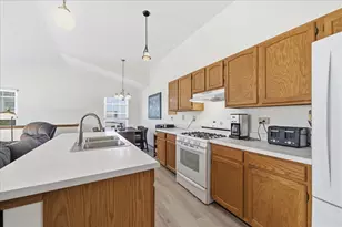 725 Fieldcrest Dr, South Elgin, IL 60177 - Photo 5