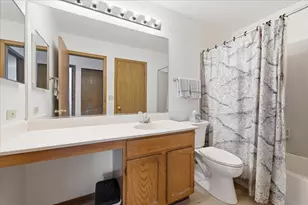 725 Fieldcrest Dr, South Elgin, IL 60177 - Photo 13