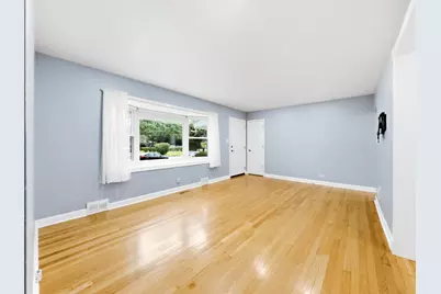 8022 Central Avenue, Morton Grove, IL 60053 - Photo 3