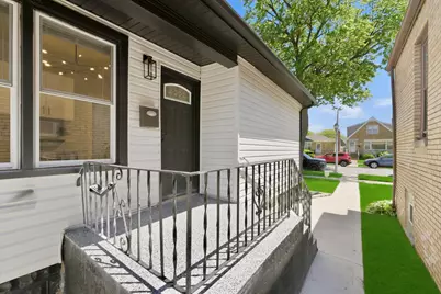 8934 S Euclid Avenue, Chicago, IL 60617 - Photo 3