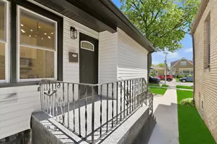 8934 S Euclid Ave, Chicago, IL 60617 - Photo 3