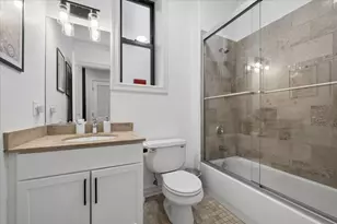 832 W Roscoe St, Chicago, IL 60657 - Photo 17