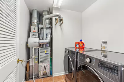 33 W Huron Street #502, Chicago, IL 60654 - Photo 23